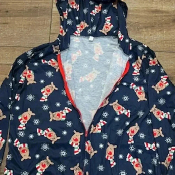 Reindeer One Piece Lounge Wear Pajamas Set Of 3 Family Dad Mom And 18 Months EUC - Picture 7 of 12